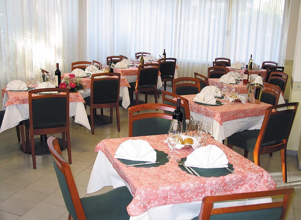 Hotel Aquila D'Oro Misano Adriatico Exteriér fotografie