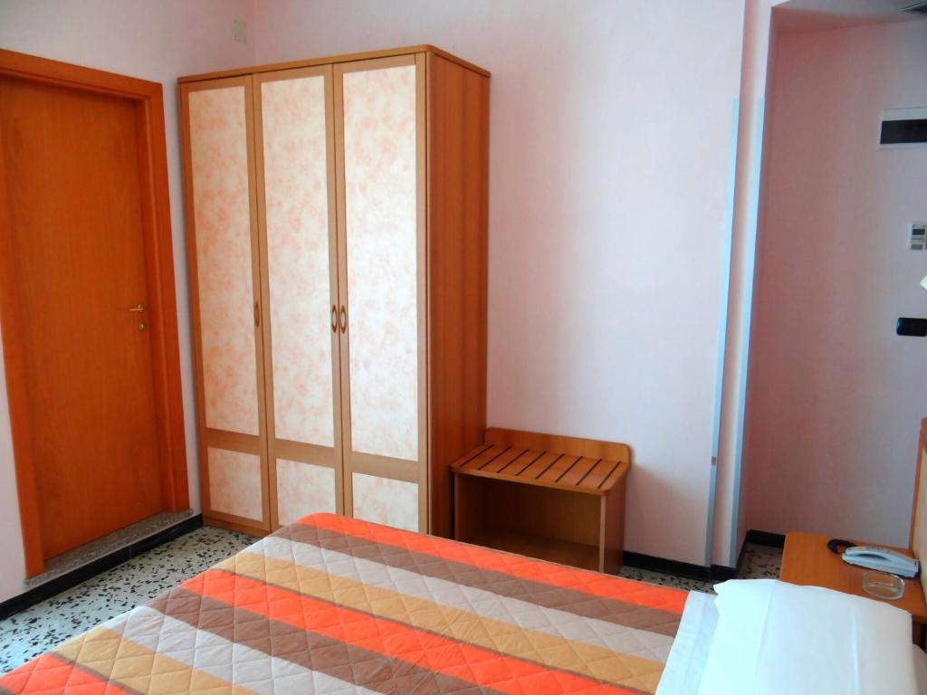 Hotel Aquila D'Oro Misano Adriatico Pokoj fotografie