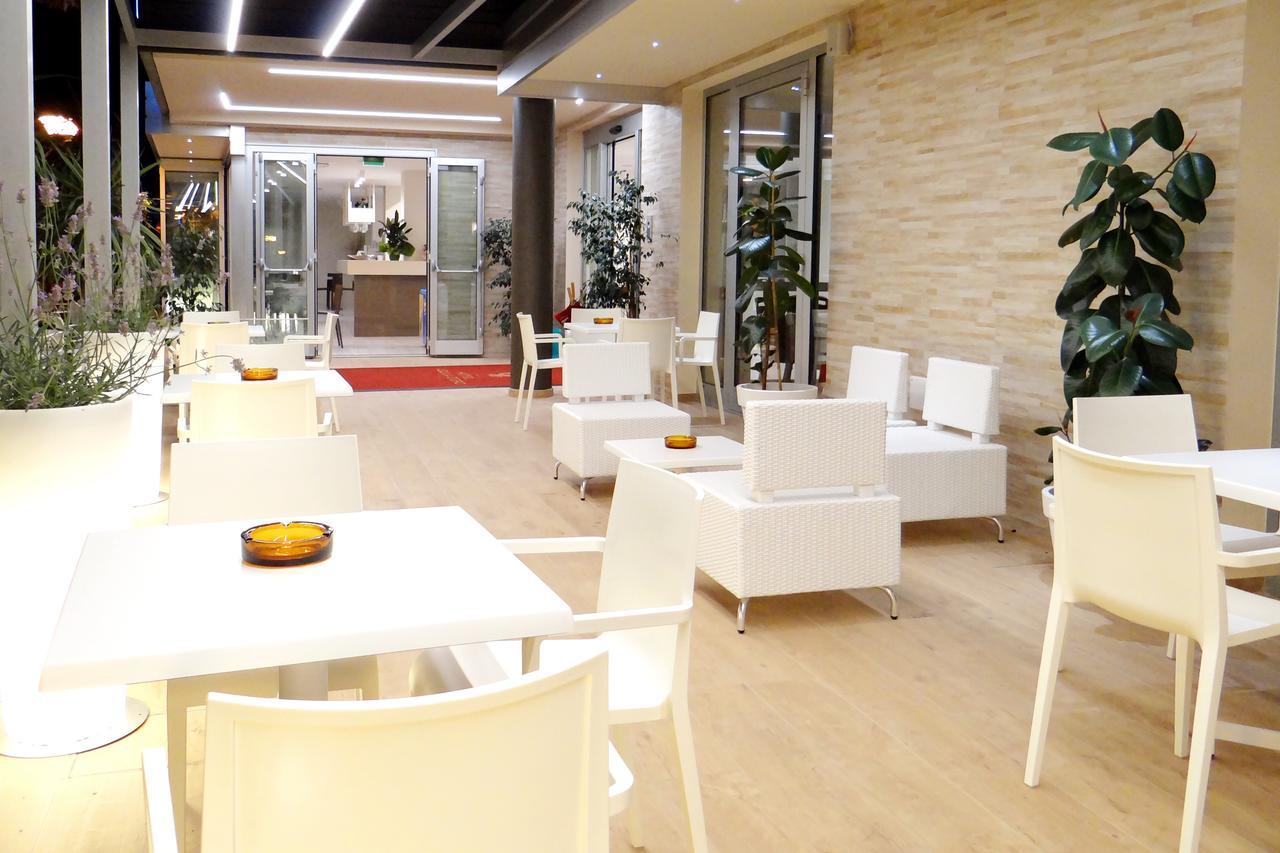 Hotel Aquila D'Oro Misano Adriatico Exteriér fotografie